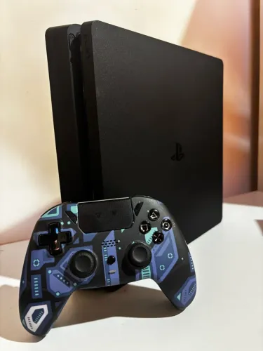 Console PlayStation 4 Slim 500GB com Controle Nova Pro (Caixa e Acessórios Originais)