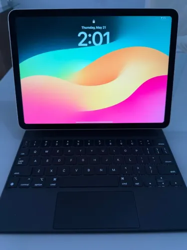 Oportunidade única: Combo iPad Air M2 + Teclado Magic Keyboard Original Apple.