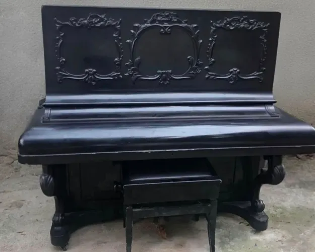 Piano Vertical Antigo Preto (Com Detalhes / Para Restauro ou Decoração)