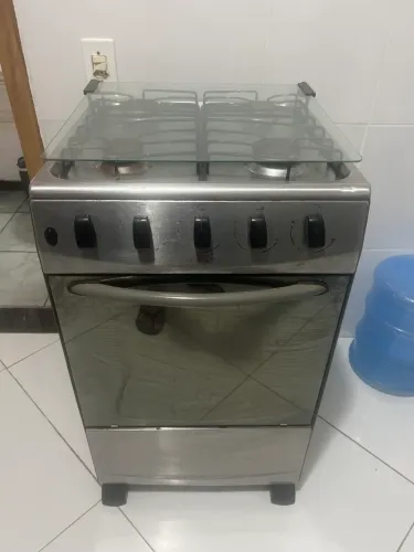 Fogão 4 bocas. 