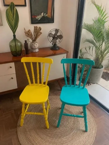 Par de cadeiras vintage coloridas