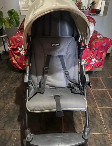 Carrinho de bebê Burigotto.