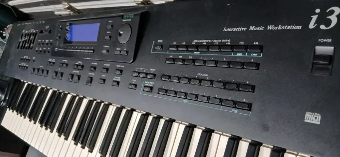 Teclado Simtetizador /arranjador korg i3