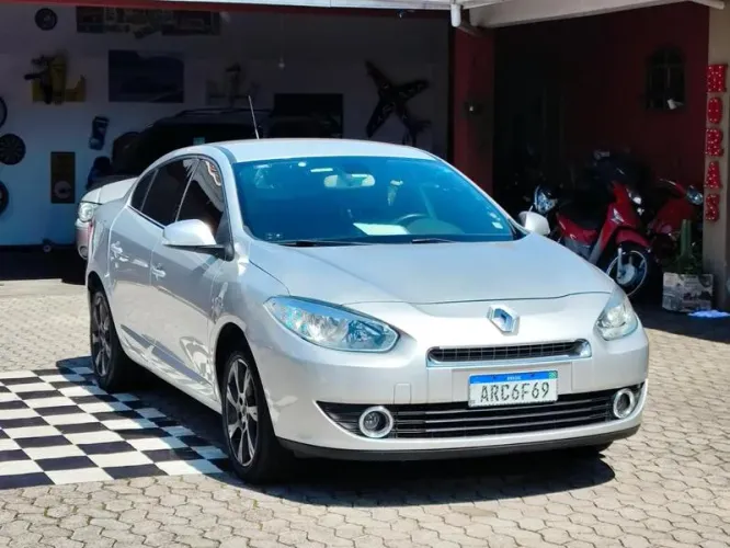 Renault Fluence Sedan Privilège 2.0 16V Flex AUT 2013