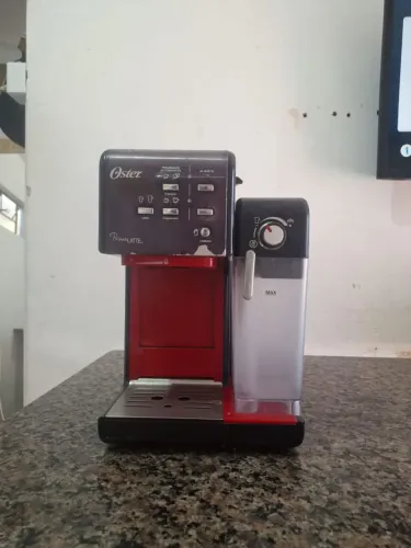 Cafeteira Oster prima latte 