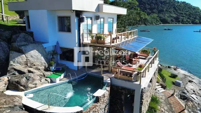 Casa 4 quartos no bairro Praia de Fora em Palhoça