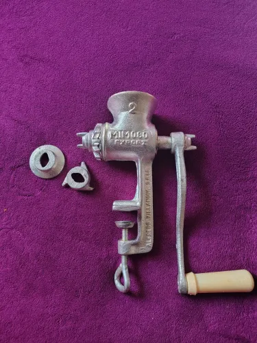 Máquina manual para moer carne