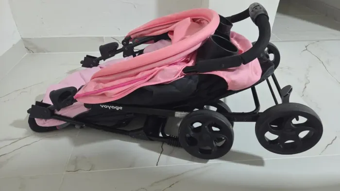 Carrinho de bebê, pra vender logo!