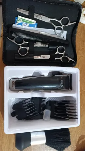 Kit maquina de corta cabelo e tesouras
