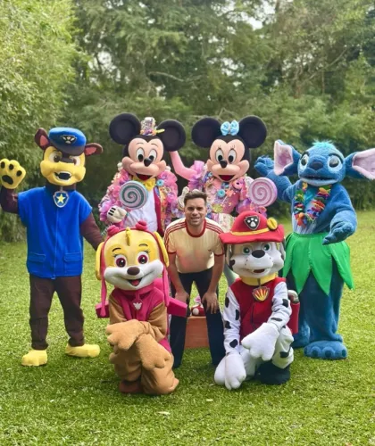 Personagem Vivo - Mickey e Minnie / Stitch e Angel