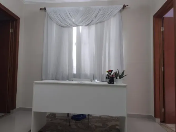 Mesa de escritório/consultório na cor branca