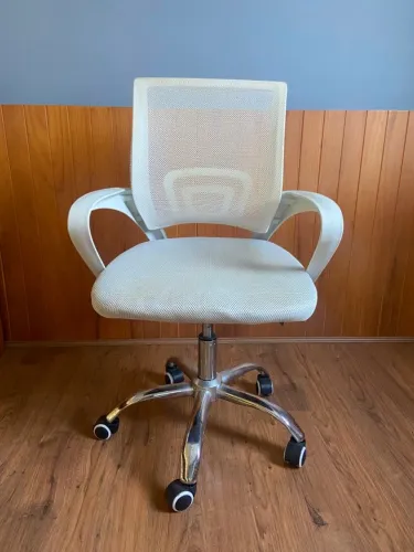 Cadeira de Escritório com Base cromada Prizi Branca