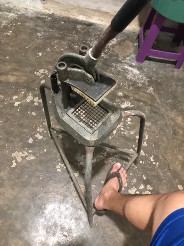 Vende-se cortador de batata profissional com tripé
