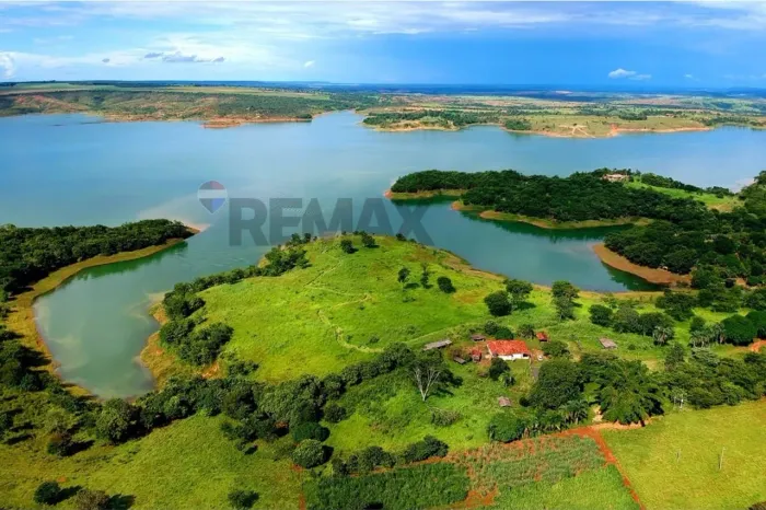 Oportunidade: Sítio à Venda às Margens do Rio Preto / 100km de Brasília-7,3 hectares (73.0