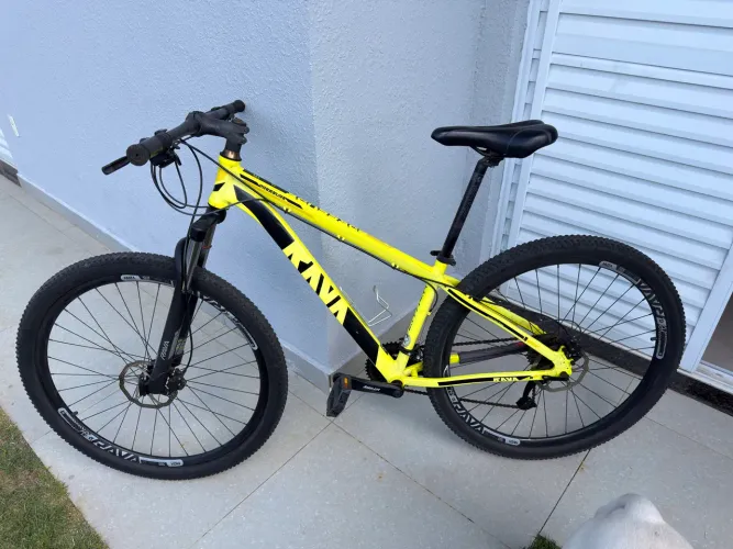 ? Bicicleta MTB RAVA Aro 29 - Excelente Estado