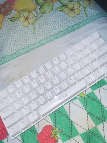 | Teclado 60% TARGET em ótimas condições, nunca aberto, 3 meses de uso