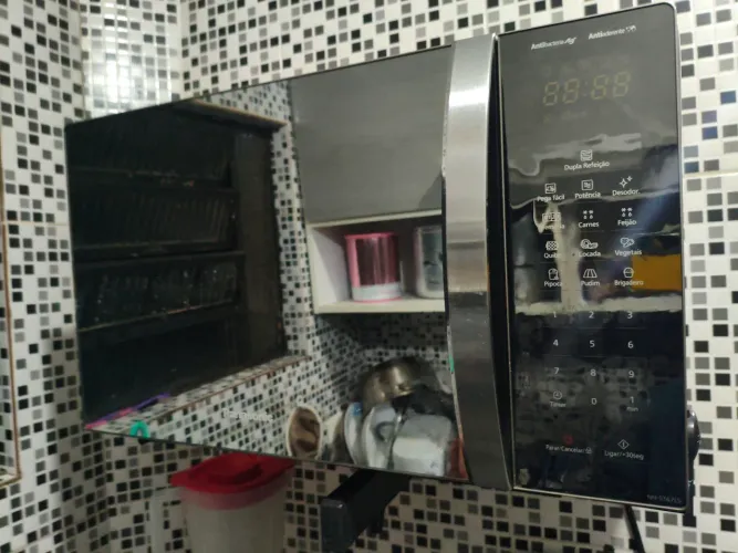 Forno microondas Panasonic 