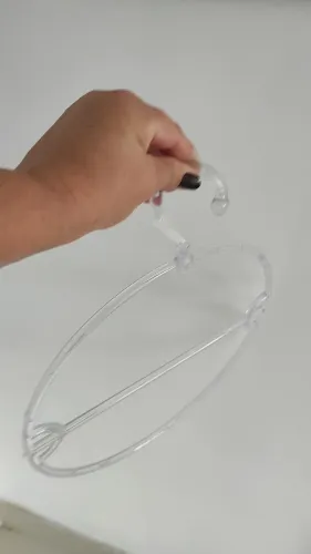 Cabide redondo de acrílico para biquínis ou lingerie. Usado e em perfeito estado.