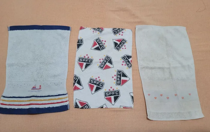 Toalha de mão. Joguinho com 3 peças.
