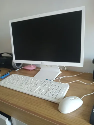 Computador Tudo em Um LG + Teclado e Mouse
