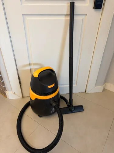 Aspirador de Pó e Água Electrolux 1400W 11L Acqua Power com Função Sopro Amarelo (AQP20)