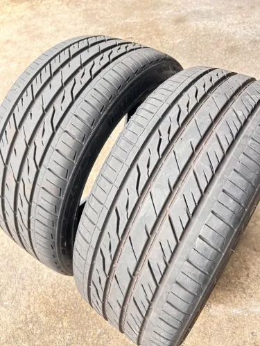 Par de pneus aro 19 225/40 R19 - estado de novo
