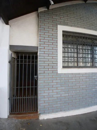 Casa residencial de fundos com 01 quarto na Vila São João.