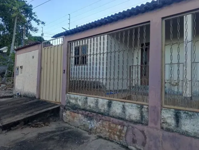 Casa a Venda 4 Quartos com 2 suítes; 450,00m²; Ótima Localização - Jardim Amazônia, Barra
