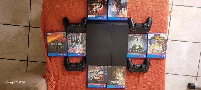 PS4 Fat SSD 1TB, 2 jogos mídia física a escolha e 2 controles.