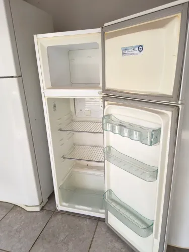 Geladeira gelo seco Electrolux