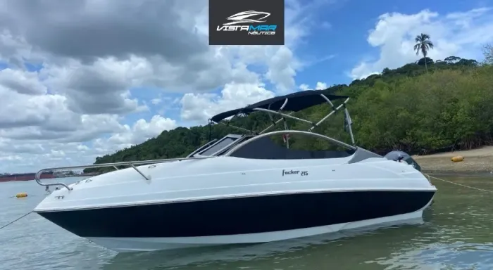 Lancha Focker 215 com motor Yamaha 4T - Super oportunidade