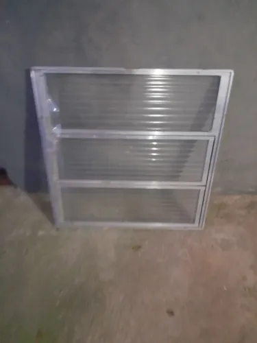 Vidro basculante 60x60 alumínio