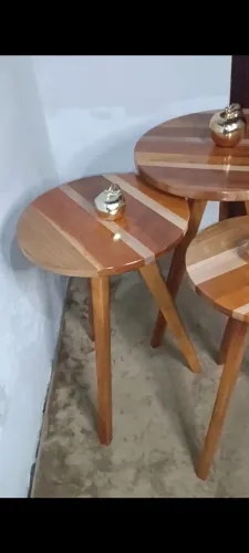 Mesinha de canto de madeira maciça 