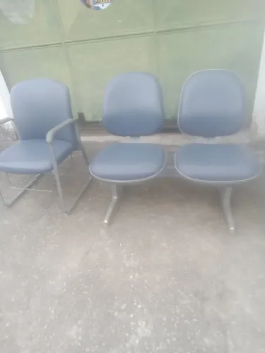 Vendo cadeiras de.2 lugares cada ferro bem fortes tenho.6 unidades