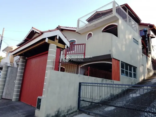 Prédio com 8 apartamentos a venda na Praia da Armação