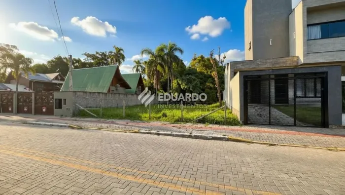 Terreno à Venda no Mariscal | 325 m² | 850m da Praia de Canto Grande | Bombinhas