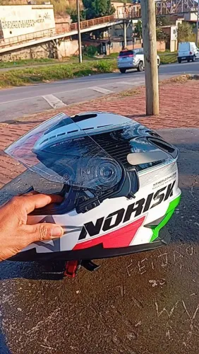 Capacete norisk italy zero