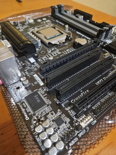Kit Gigabyte GA-B85M-D3H + Intel Core i5-4460