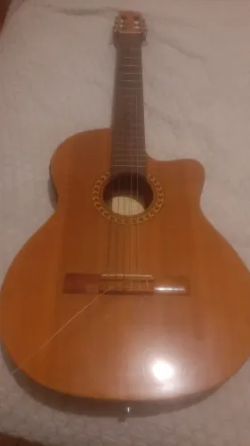 Violão Di Giorgio com defeito