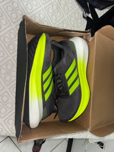 Tênis adidas run boost
