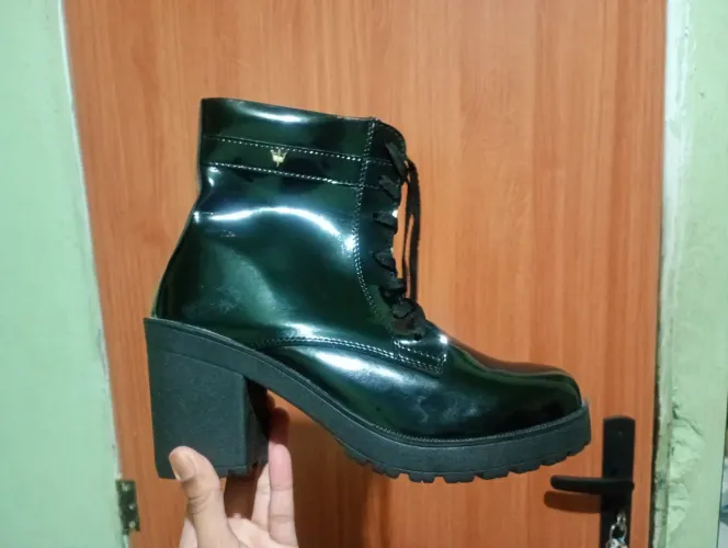 Vendo bota coturno