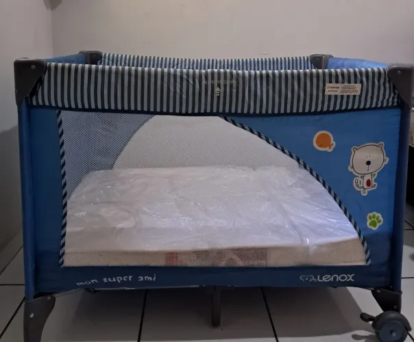 Berço portátil com colchão 
