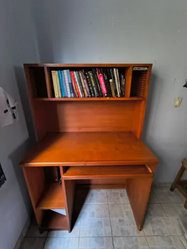 Conjunto 2 Móveis de Madeira - Escrivaninha + Bureau | R$ 600