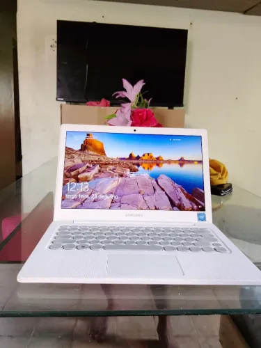 Notebook Samsung F30 Branco - luxuoso