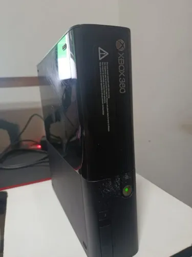 Xbox 360 E Super Slim 4GB + 2 Controles + Fonte Original