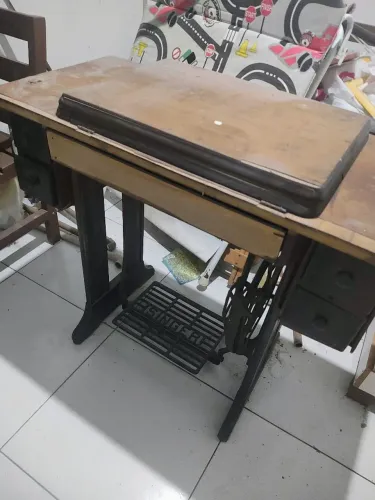 Vendo máquina de costura antiga Singer