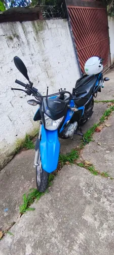 Moto segundo dono,revisada e documentação em dia