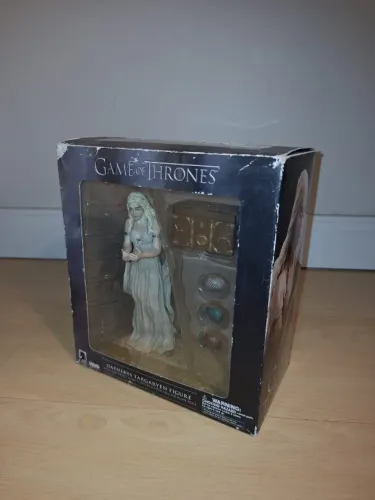 Boneca HBO Game of Thrones Daenerys Targaryen Deluxe - Caixa Aberta