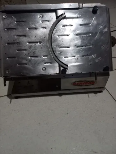 Vendo uma fatiados de queijo presunto mortadela e etc,