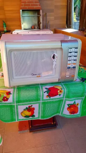 Vendo 2 microondas um marca Midea outro lg um está ligando não está esquentando o outro nã